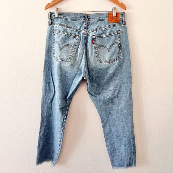 Levi’s Medium Wash Distressed Wedgie Jeans Sz 31 - Picture 4 of 4